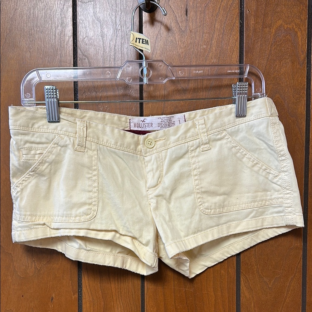 Hollister Cream Women's Shorts